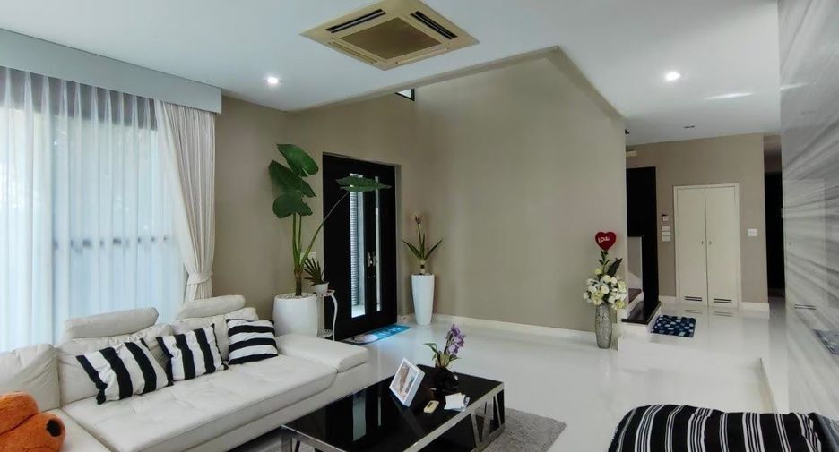 For sale 4 bedrooms house in Taling Chan, Bangkok