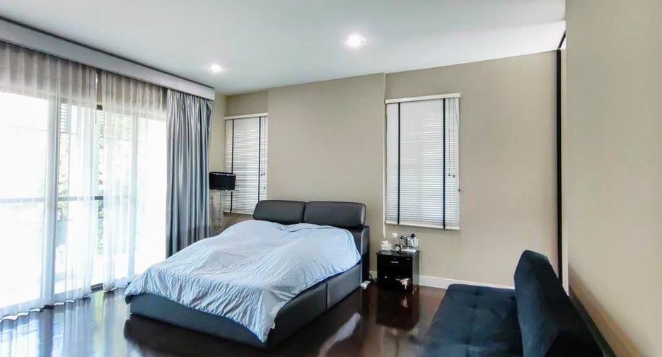 For sale 4 bedrooms house in Taling Chan, Bangkok