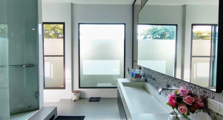 For sale 4 bedrooms house in Taling Chan, Bangkok