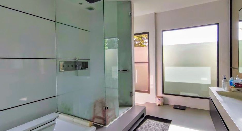 For sale 4 bedrooms house in Taling Chan, Bangkok