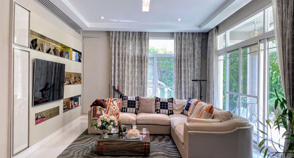 For sale 4 bedrooms house in Taling Chan, Bangkok