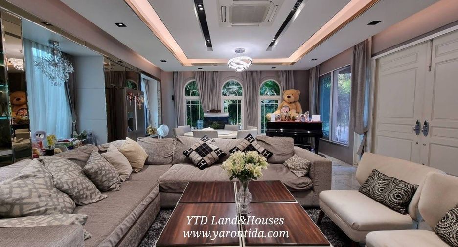 For sale 4 bedrooms house in Taling Chan, Bangkok