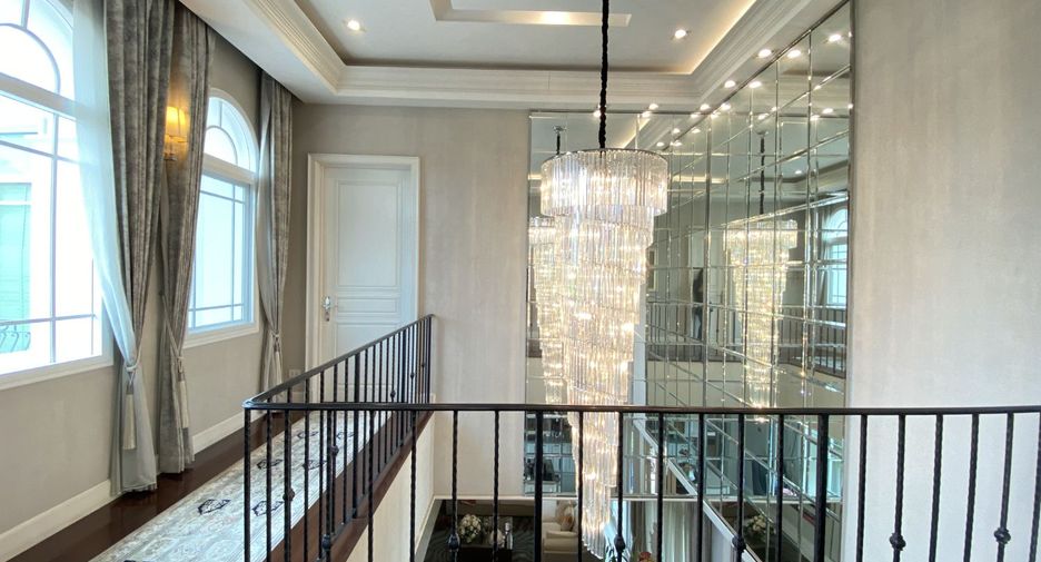 For sale 4 bedrooms house in Taling Chan, Bangkok