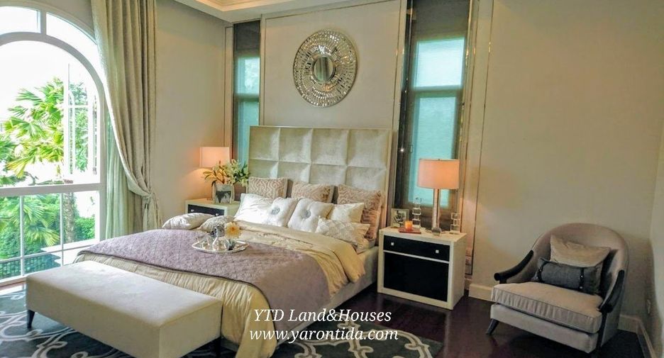 For sale 4 bedrooms house in Taling Chan, Bangkok