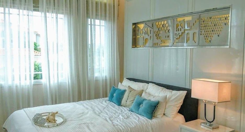 For sale 4 bedrooms house in Taling Chan, Bangkok