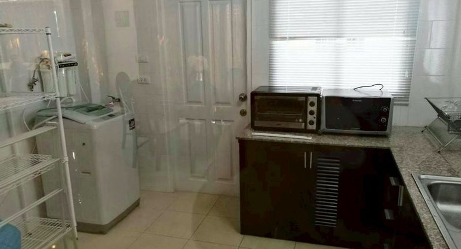 Haus zur Miete und zum Kauf mit 3 Zimmer in Si Racha, Chonburi