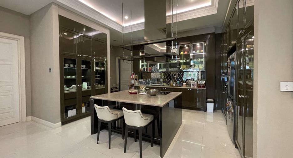 For sale 5 bedrooms house in Taling Chan, Bangkok