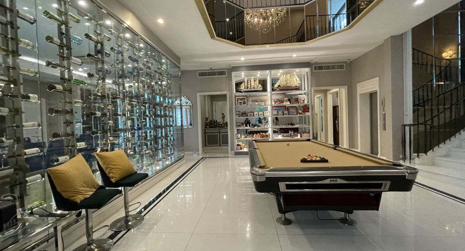 For sale 5 bedrooms house in Taling Chan, Bangkok