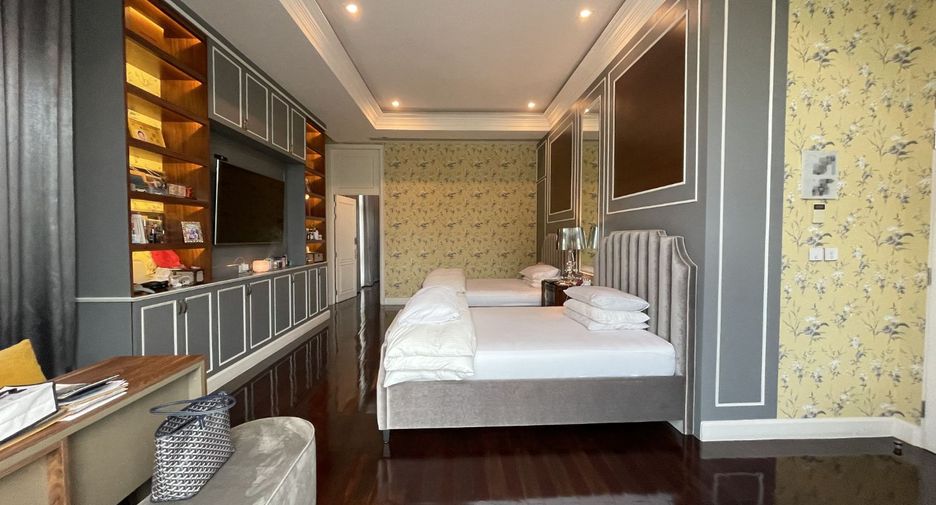 For sale 5 bedrooms house in Taling Chan, Bangkok