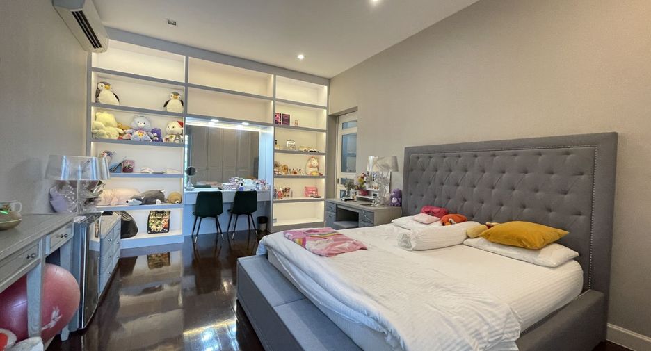 For sale 5 bedrooms house in Taling Chan, Bangkok