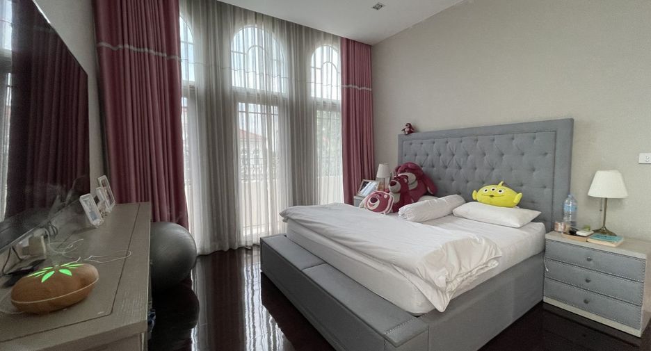 For sale 5 bedrooms house in Taling Chan, Bangkok