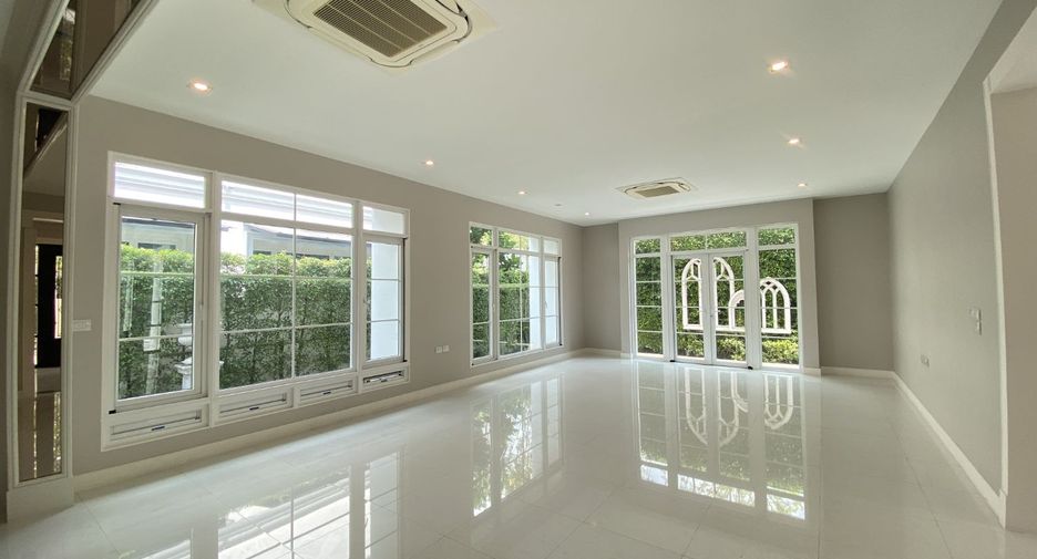 For sale 4 bedrooms house in Taling Chan, Bangkok