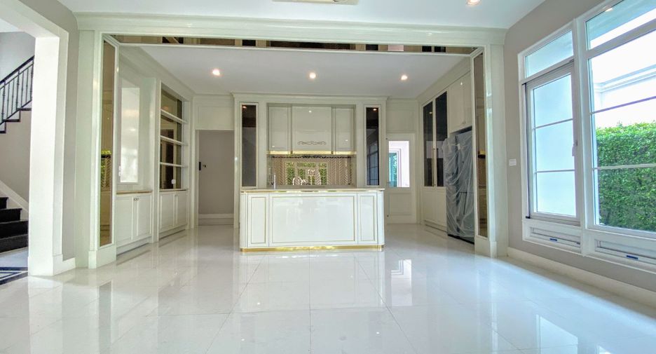 For sale 4 bedrooms house in Taling Chan, Bangkok