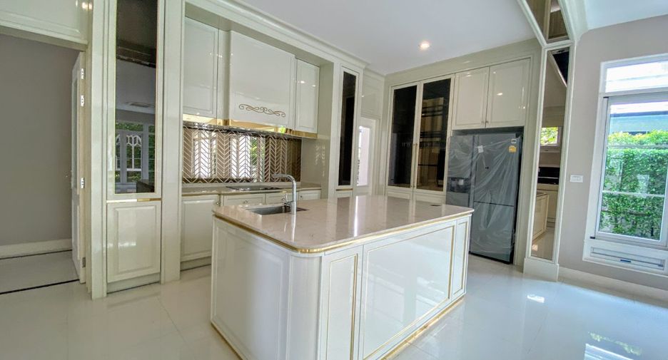 For sale 4 bedrooms house in Taling Chan, Bangkok