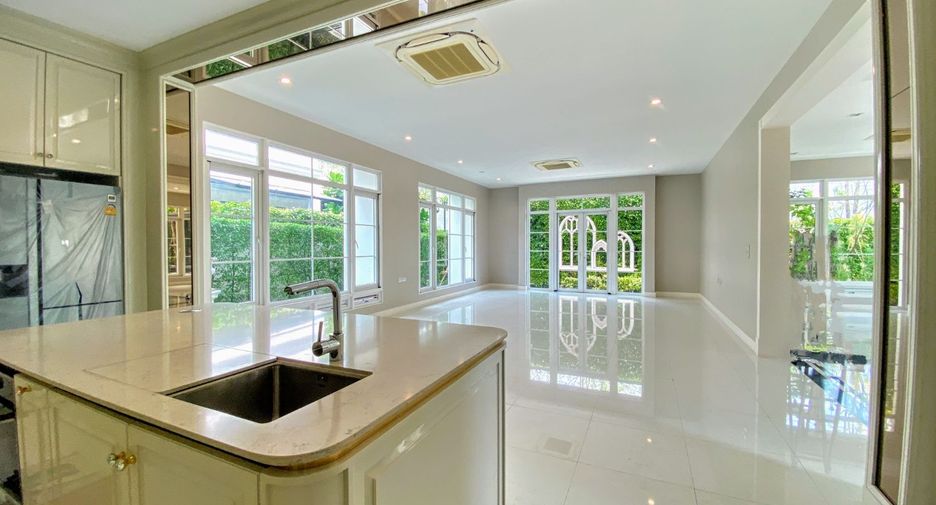 For sale 4 bedrooms house in Taling Chan, Bangkok