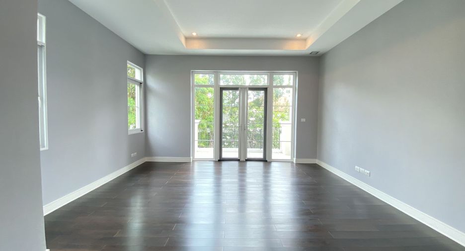 For sale 4 bedrooms house in Taling Chan, Bangkok