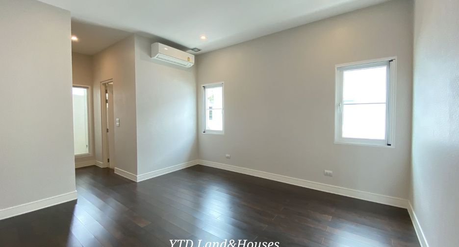 For sale 4 bedrooms house in Taling Chan, Bangkok