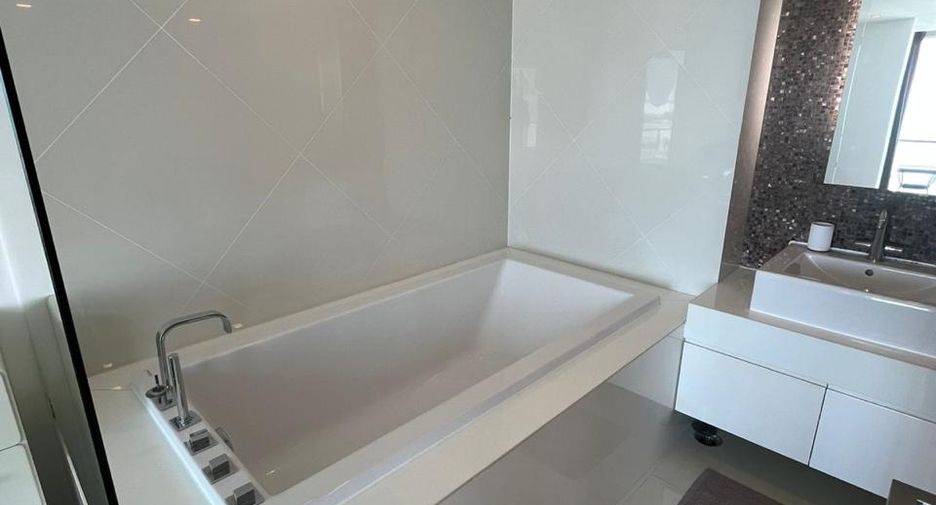 Apartamento en alquiler de 4 habitaciones en Bang Lamung, Chonburi