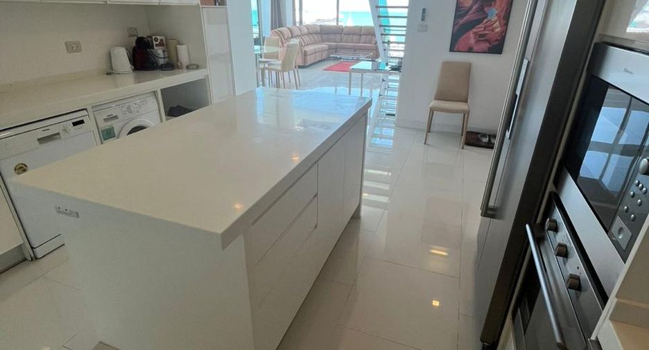 Apartamento en alquiler de 4 habitaciones en Bang Lamung, Chonburi