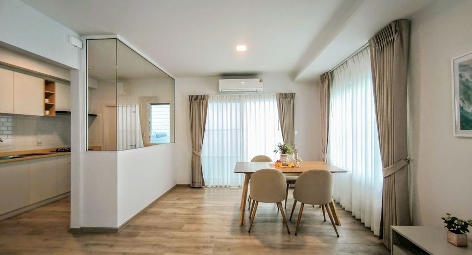 For rent 3 bedrooms townhouse in Bang Phli, Samut Prakan