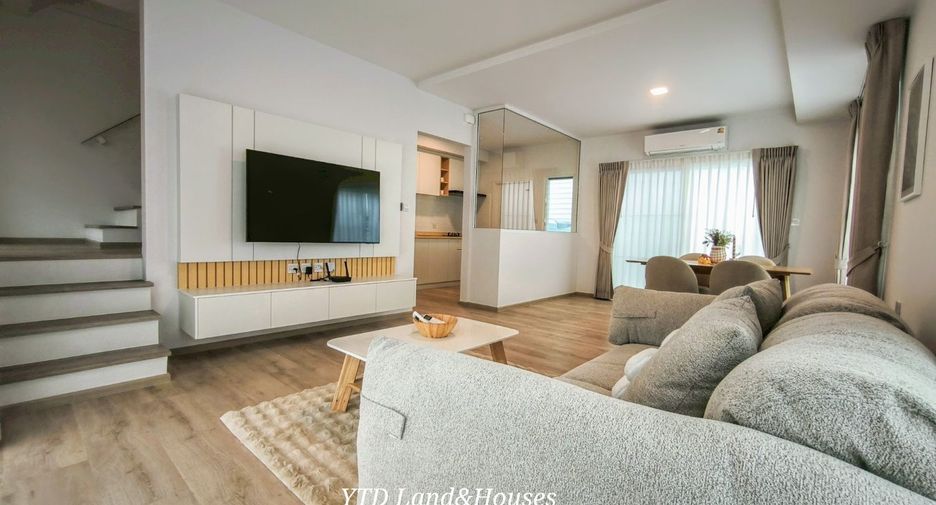 For rent 3 bedrooms townhouse in Bang Phli, Samut Prakan