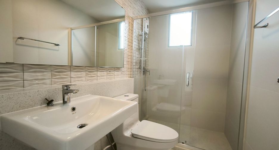 For rent 3 bedrooms townhouse in Bang Phli, Samut Prakan