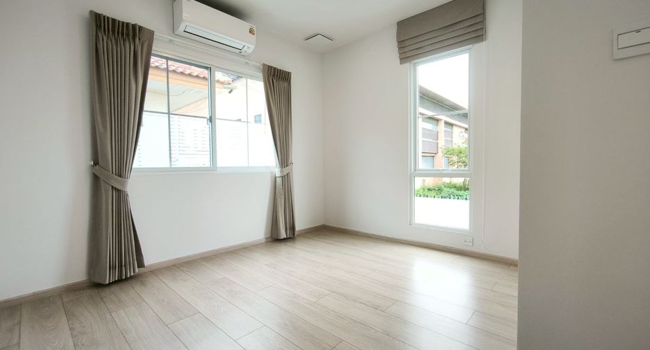 For rent 3 bedrooms townhouse in Bang Phli, Samut Prakan