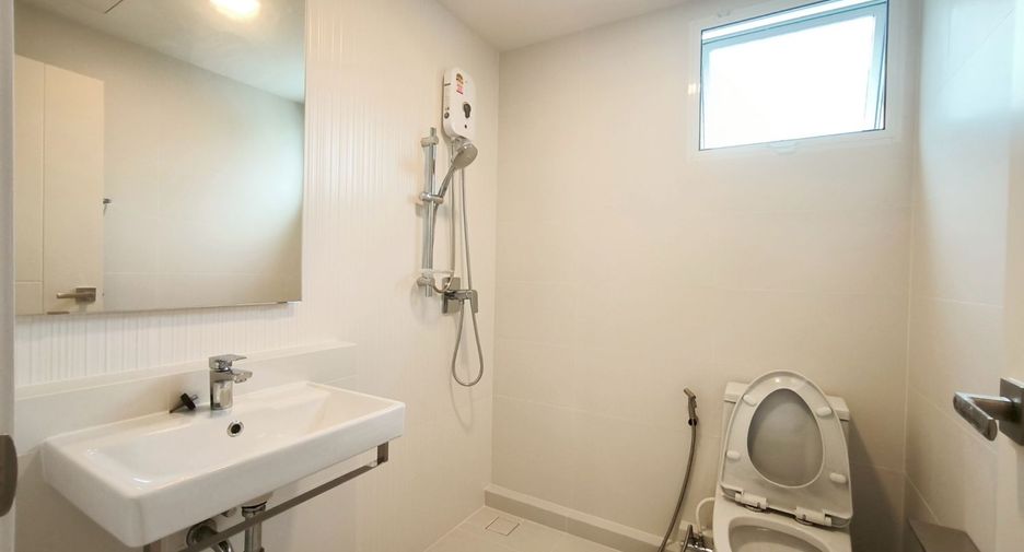 For rent 3 bedrooms townhouse in Bang Phli, Samut Prakan