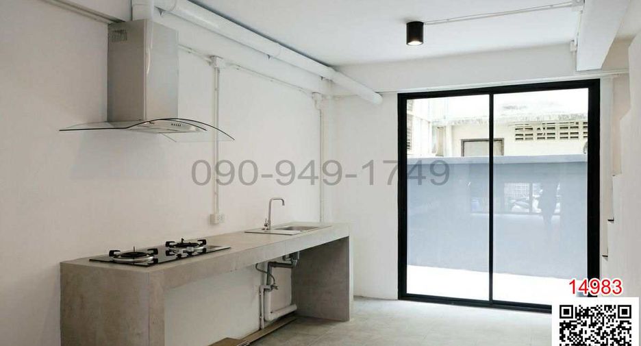 For rent 3 bedrooms retail Space in Bang Kapi, Bangkok