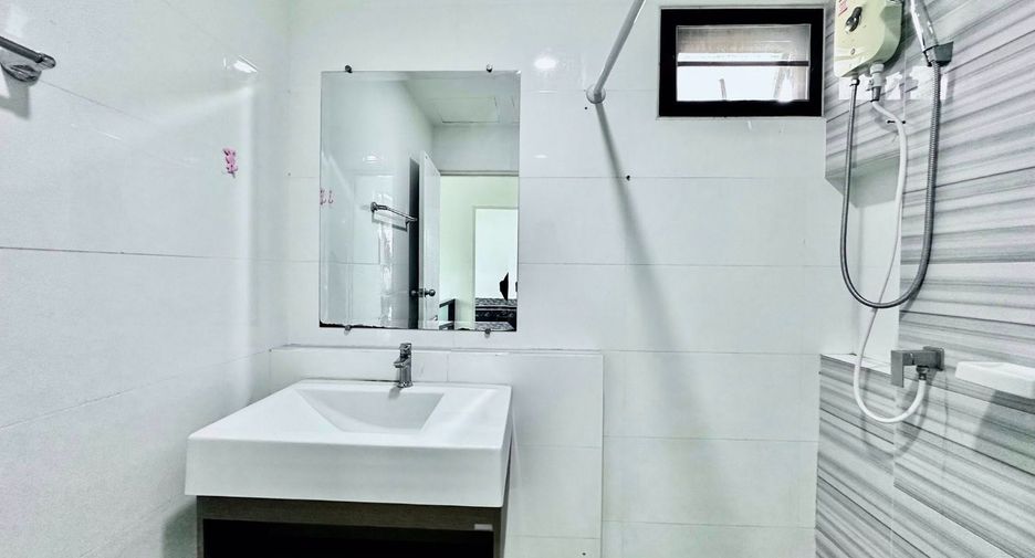 For sale 3 bedrooms house in Si Racha, Chonburi