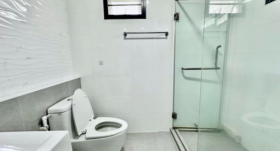 For sale 3 bedrooms house in Si Racha, Chonburi