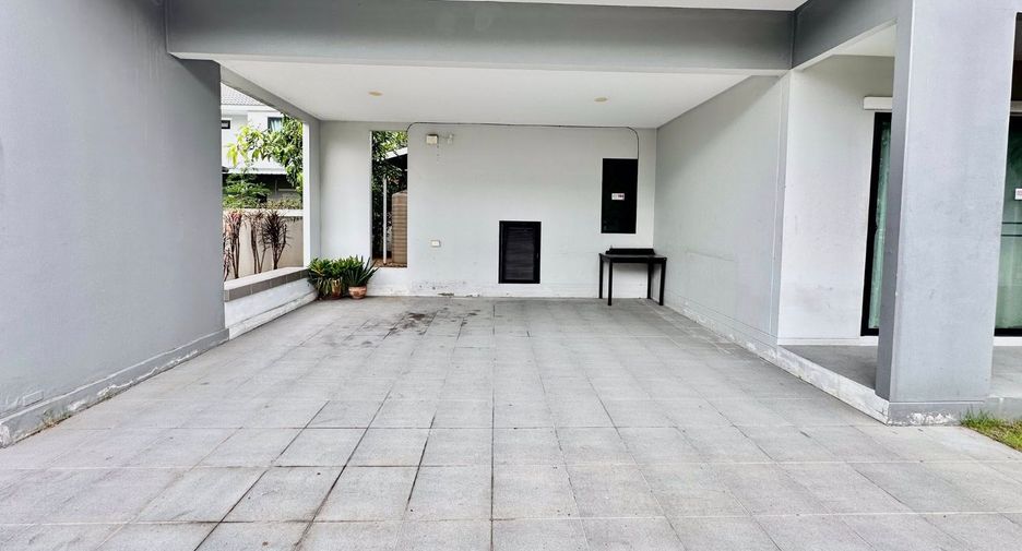For sale 3 bedrooms house in Si Racha, Chonburi