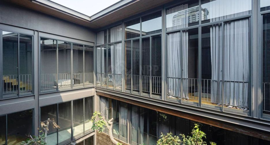 For sale 4 bedrooms house in Chatuchak, Bangkok