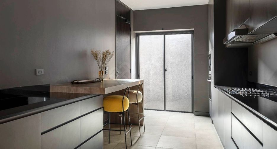 For sale 4 bedrooms house in Chatuchak, Bangkok