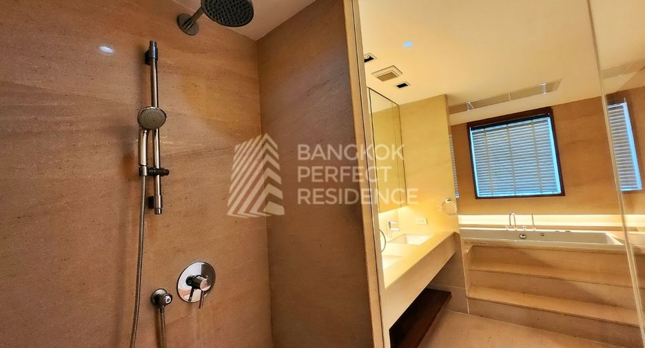 For sale 3 bedrooms condo in Khlong Toei, Bangkok