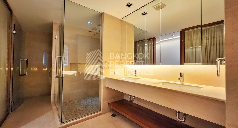 For sale 3 bedrooms condo in Khlong Toei, Bangkok