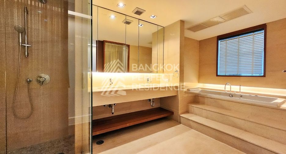 For sale 3 bedrooms condo in Khlong Toei, Bangkok