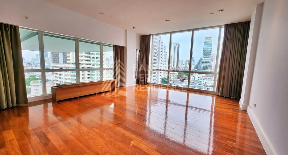 For sale 3 bedrooms condo in Khlong Toei, Bangkok