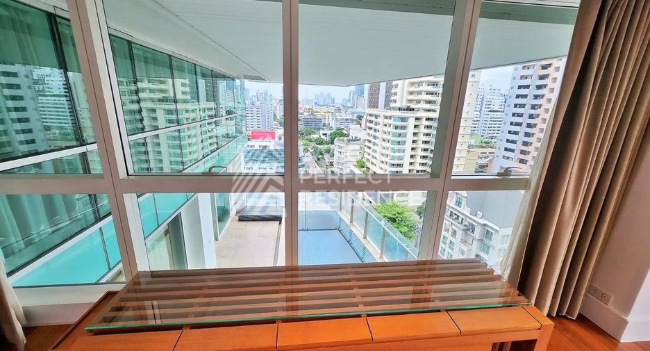 For sale 3 bedrooms condo in Khlong Toei, Bangkok