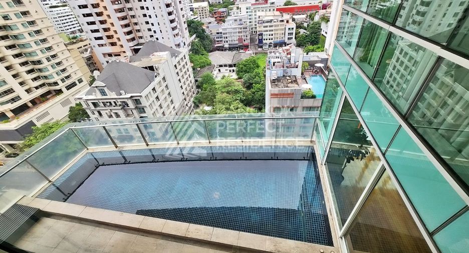 For sale 3 bedrooms condo in Khlong Toei, Bangkok