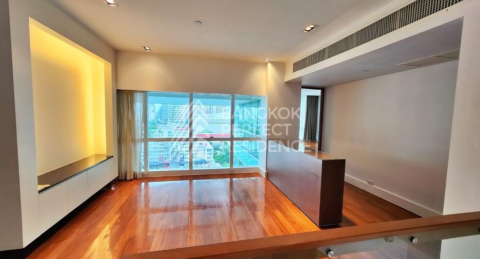For sale 3 bedrooms condo in Khlong Toei, Bangkok