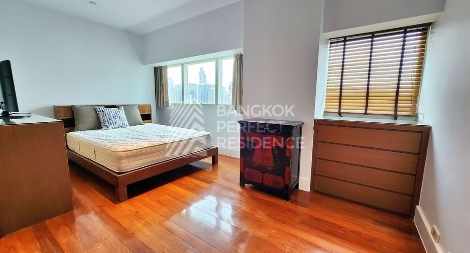 For sale 3 bedrooms condo in Khlong Toei, Bangkok