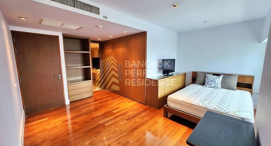 For sale 3 bedrooms condo in Khlong Toei, Bangkok