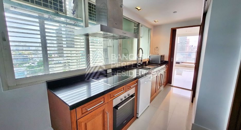For sale 3 bedrooms condo in Khlong Toei, Bangkok