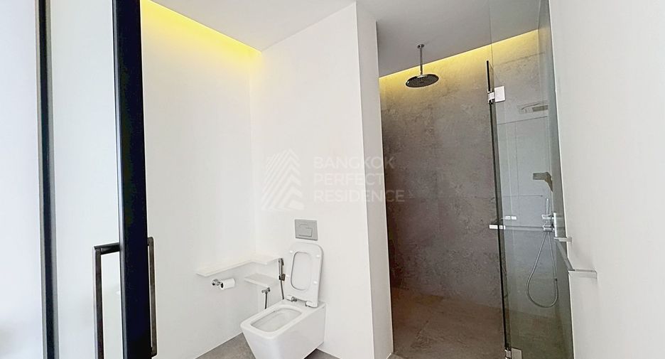 For sale 2 bedrooms condo in Khlong Toei, Bangkok