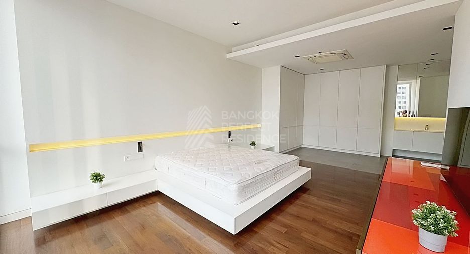 For sale 2 bedrooms condo in Khlong Toei, Bangkok