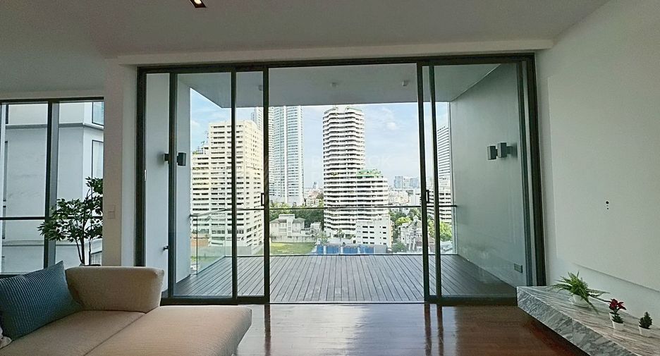 For sale 2 bedrooms condo in Khlong Toei, Bangkok