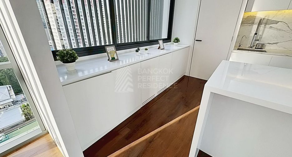 For sale 2 bedrooms condo in Khlong Toei, Bangkok