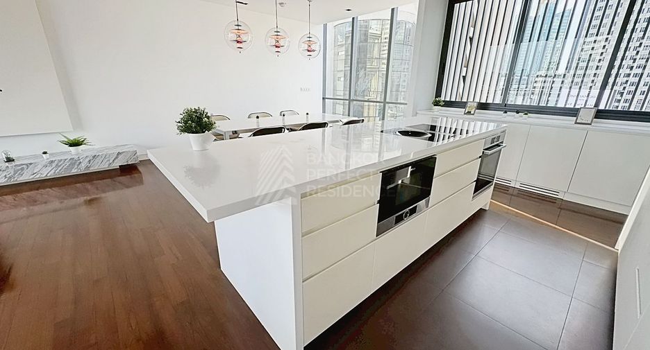 For sale 2 bedrooms condo in Khlong Toei, Bangkok