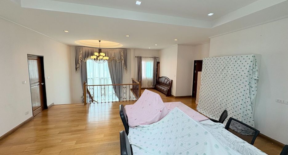 For sale 4 bedrooms house in Thawi Watthana, Bangkok